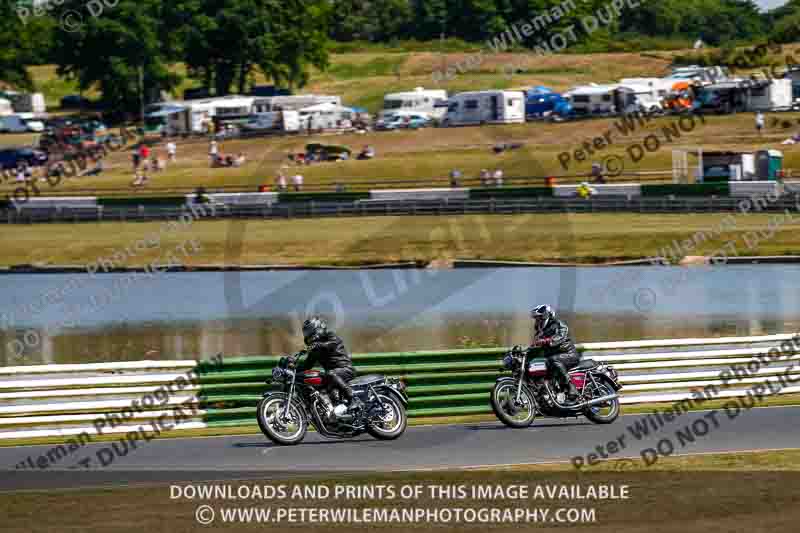 Vintage motorcycle club;eventdigitalimages;mallory park;mallory park trackday photographs;no limits trackdays;peter wileman photography;trackday digital images;trackday photos;vmcc festival 1000 bikes photographs